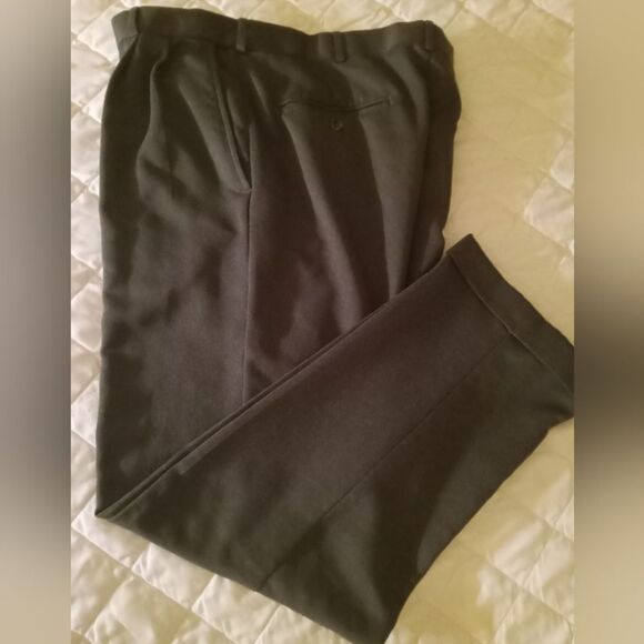 Men's dress pant. Pleated & cuffed. GEORGE. 32 X 30 - Picture 1 of 6